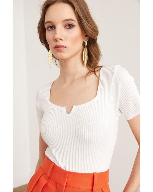 Olalook White Weiße Bluse Mit Ausschnitt Am Ausschnitt Und Ärmeln Blz- 19002884 Für Damen