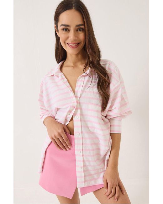 Bianco Lucci Pink Gestreiftes Baumwollhemd Mit V-Ausschnitt Und Einer Tasche, Detailliertes Oversize-Hemd 8212-3 Für Damen