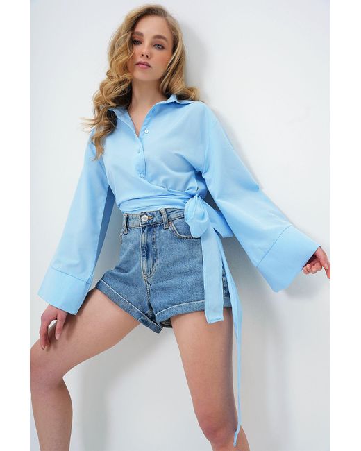 Trend Alaçatı Stili Blue Babyblaues Hemd Aus Popeline Mit Weiten Bündchen Und Detailliertem Bindeband Auf Der Vorderseite Für Damen