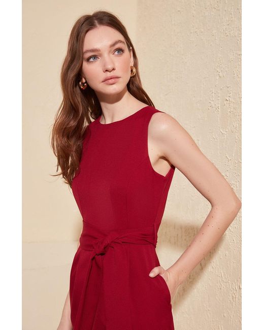Trendyol Red Burgunderfarbenes Mini-Webkleid Mit Gürtel Und Rundhalsausschnitt Für Damen