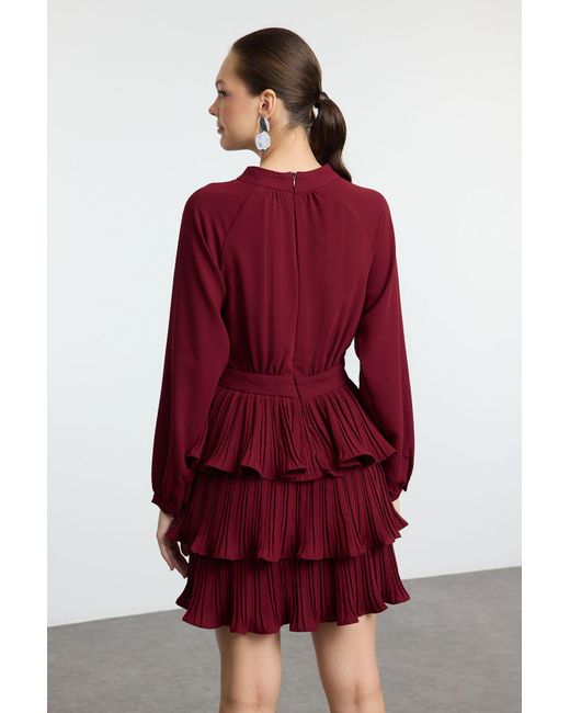 Trendyol Red Burgunderrotes Minikleid Mit Stehkragen, Plissee Und Taillenöffnung, Skater-Kleid, Modell Twoaw25El00253 Für Damen