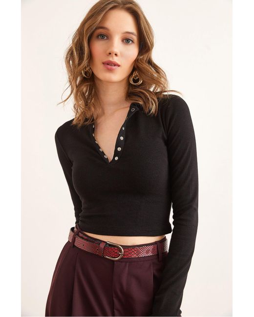 Olalook Black Schwarze Bluse Mit Rundhalsausschnitt Und Knopfleiste Blz- 19002870 Für Damen