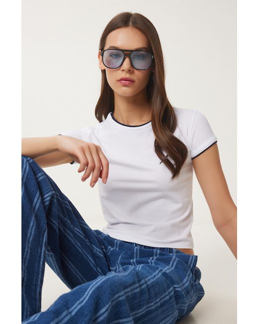 Happiness İstanbul Gray Weißes, Marineblaues, Kontrastfarbenes T-Shirt Für Damen