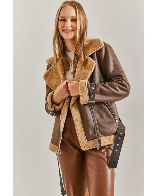 Bianco Lucci Brown Mantel Aus Laminiertem Wildleder Mit Gürtelärmeln Und Fellspitzen Für Damen