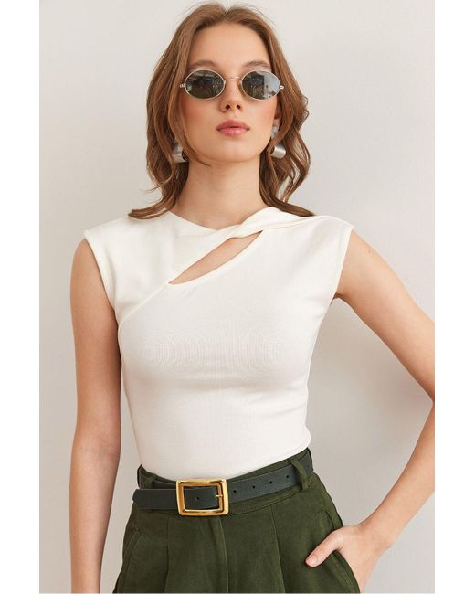 Olalook Natural Bluse Aus Baumwolle Und Modal Mit Tiefem Ausschnitt Und Detailliertem Schulterausschnitt Blz- 19002881 Für Damen