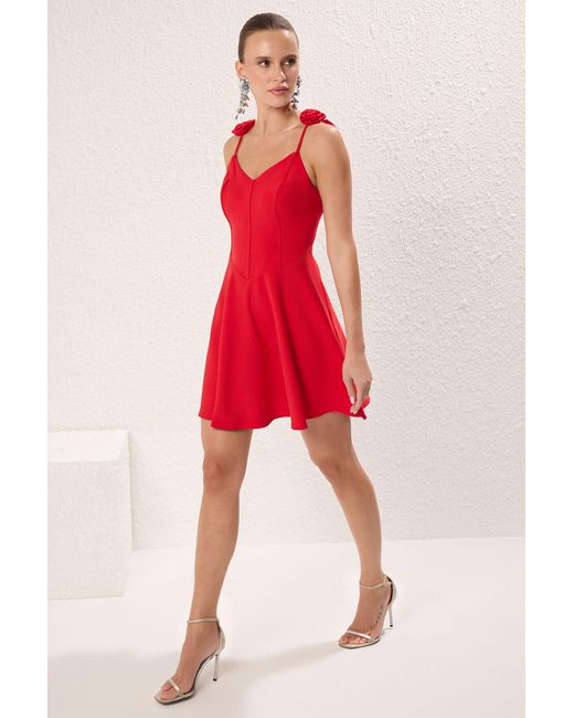 Trendyol Red Rotes, Gerades, Rosafarbenes, Detailliertes, Gewebtes, Ungefüttertes, Schickes Mini-Abendkleid Für Damen