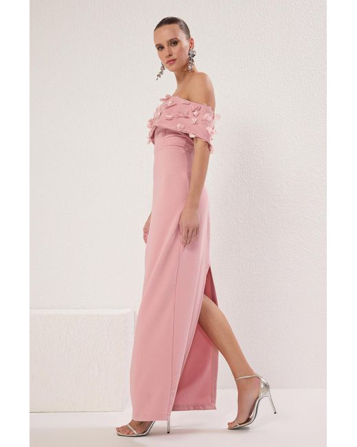 Trendyol Pink Rose Dry Carmen Kragen Blumenapplikation Detailliertes Gewebtes Langes Abendkleid Für Den Abschlussball Für Damen