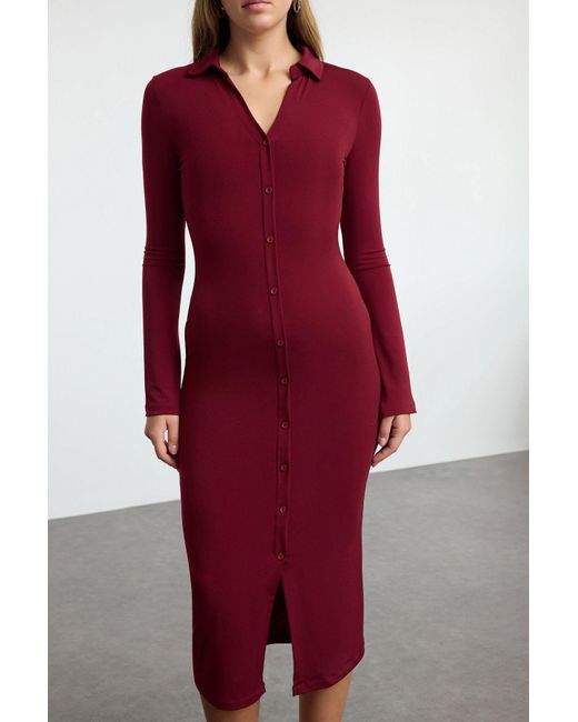 Trendyol Red Burgunderrotes, Dehnbares Maxikleid Mit Polokragen – Figurbetonte Knopfleiste, Gerader Schnitt Für Damen