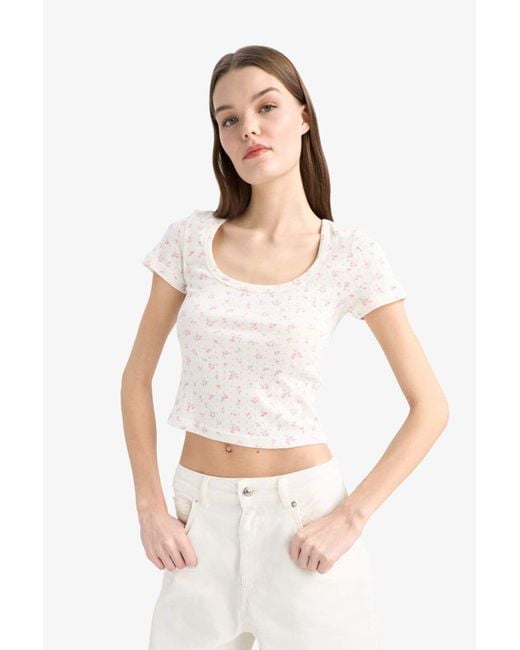 Defacto Natural Tailliertes, Kurzärmliges T-Shirt Mit U-Ausschnitt Und Muster Für Damen