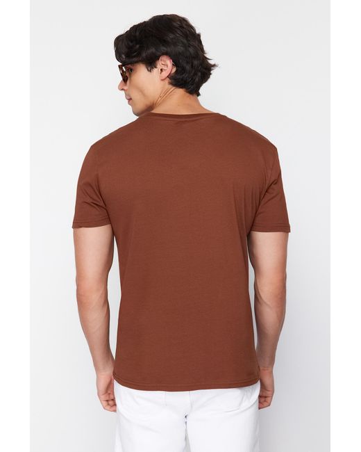 Trendyol Dunkeles t-shirt aus 100 % baumwolle mit aufgesticktem hirsch in normaler schnittform, in Brown für Herren