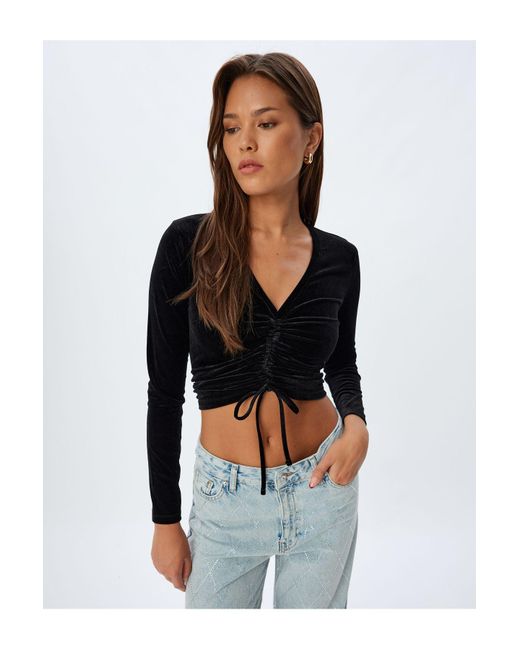 Koton Black Langärmliges Samt-Crop-T-Shirt Mit V-Ausschnitt – Geraffte Slim-Fit Für Damen