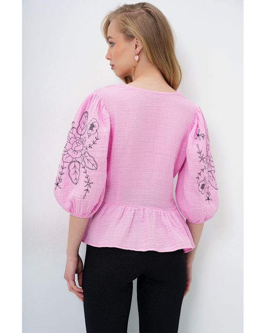 Trend Alaçatı Stili Pink Rock Mit V-Ausschnitt, Schnürung Und Stickerei, Detailliertes Volant-Musselin-Leinenbluse Für Damen