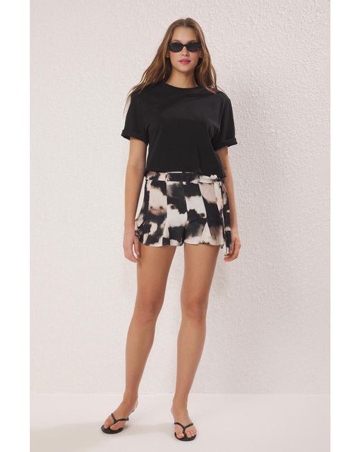 Trendyol Multicolor Mehrfarbige Mini-Shorts Und Bermuda-Gürtel Mit Rüschen-Batikmuster Für Damen