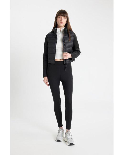 Defacto Black Pufferjacke Mit Stehkragen Und Reißverschluss Und Scuba-Ärmeln – Mit Taschen, Kurz C7536Ax24Wn Für Damen