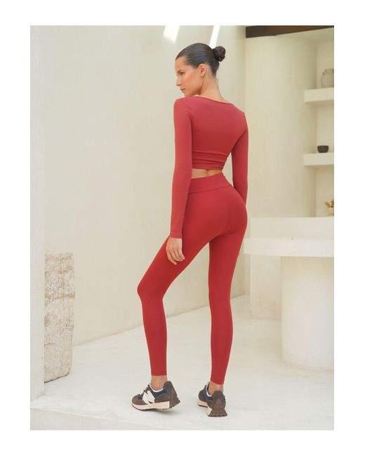 MAİ COLLECTİON Red Gaia Langarm-Crop Mit Kreuzdetail