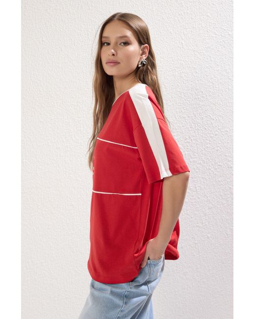 Trendyol Red Rotes Oversize-T-Shirt Mit Farbblock – 100 Baumwolle, Slogan, Breite Passform Für Damen