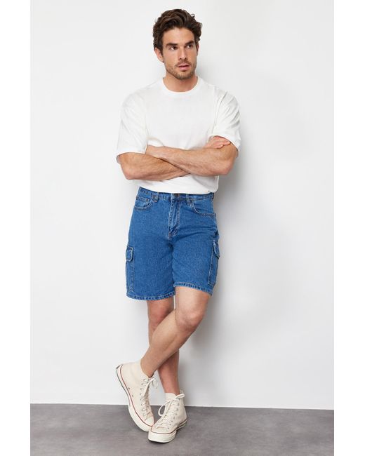 Trendyol E jeansshorts mit normaler passform und cargotasche in Blue für Herren