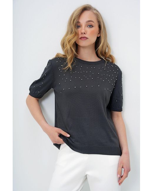 Trend Alaçatı Stili Gray Anthrazitfarbene Strickbluse Mit Rundhalsausschnitt Und Perlenbesatz, Kurzärmelig, Für Damen