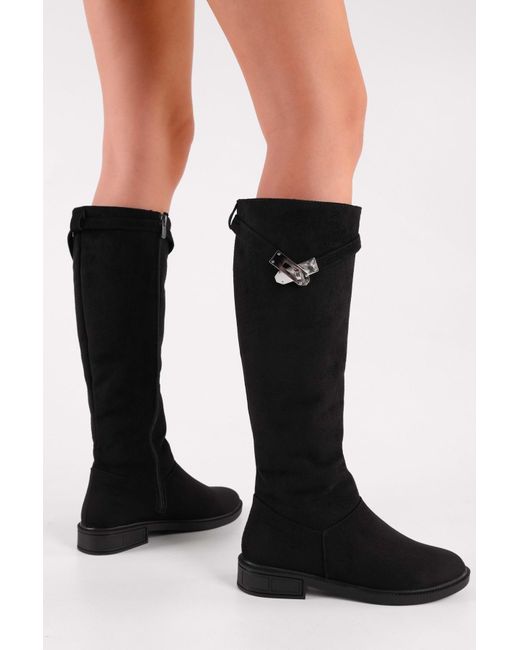 Shoeberry Black Stiefel „Titan“ Aus Schwarzem Wildleder Mit Flachem Absatz Und Schnalle Aus Schwarzem Wildleder Für Damen