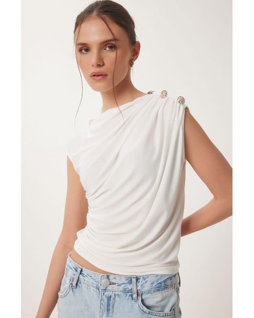 Happiness İstanbul White Bluse Mit Knöpfen, Drapiert Und Mit Knochenmuster Für Damen