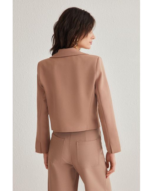 Trendyol Brown Beigefarbene Crop-Blazerjacke Mit Einem Knopf Blazerjacke Für Damen