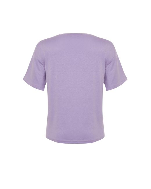 Trendyol Purple Farbenes, kurzärmliges strick-t-shirt aus viskose mit rundhalsausschnitt