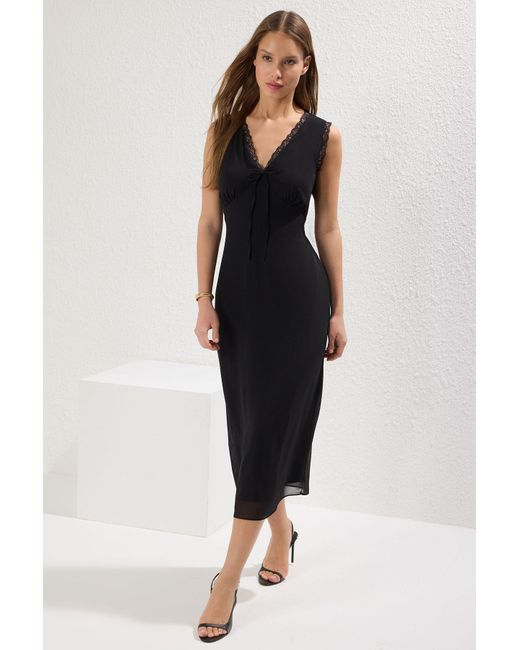 Trendyol Black Schwarzes, Gerades A-Linien-Midi-Webkleid Mit Spitzendetail Für Damen