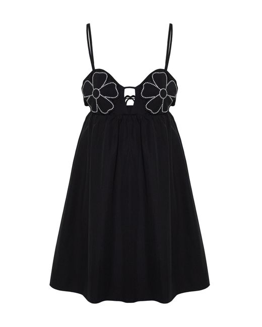 Trendyol Black Es elegantes abendkleid mit blumenstickerei-details