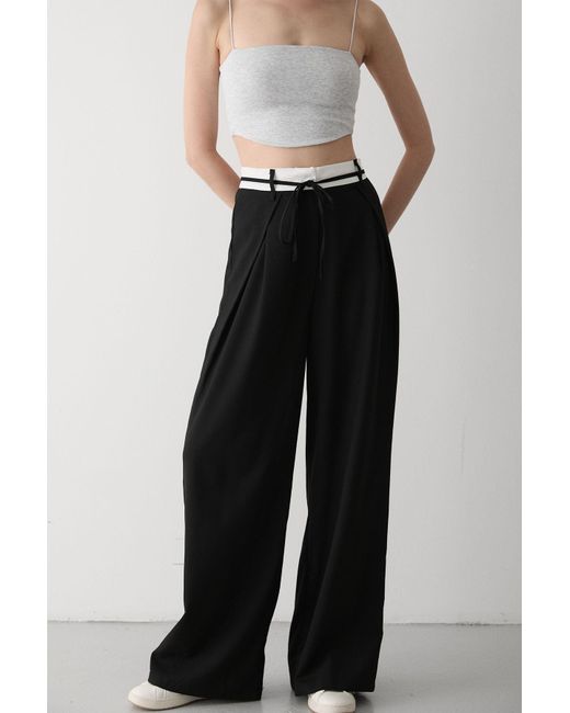 Laluvia Black Schwarze Hose Mit Seilgürtel Und Detailliertem Design – 3576 Für Damen