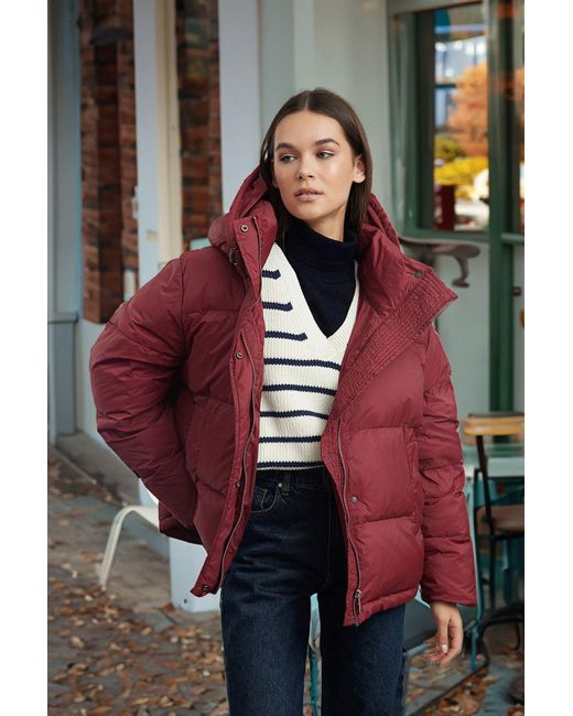 Trendyol Red Übergroße Steppjacke