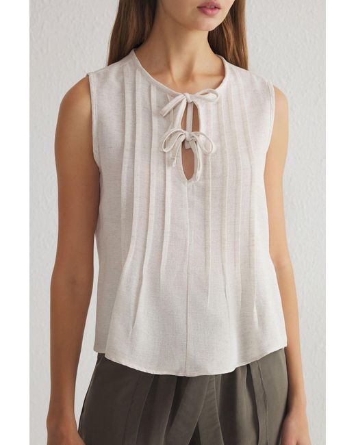 Trendyol White Beigefarbene, Gerippte, Gewebte Bluse Im Leinen-Look Mit Rundhalsausschnitt Für Damen