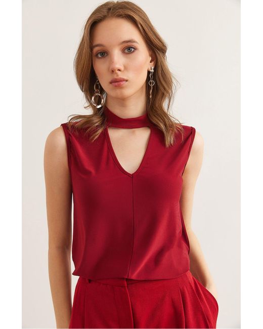 Olalook Red Tief Ausgeschnittene Bluse – Sandy Detail Mit Handschellen Blz- 19002878 Für Damen