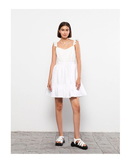 LC Waikiki White Kleid Aus Popeline Mit Herzförmigem Ausschnitt Und Bestickten Trägern Für Damen