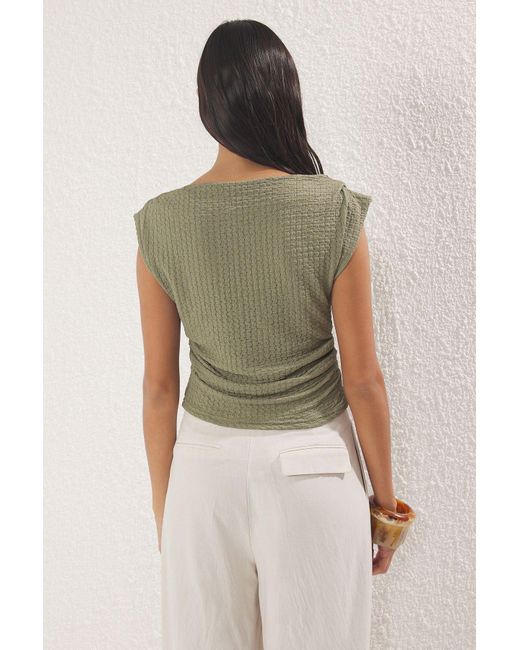 Trendyol Green Khakifarbene, Strukturierte Bluse Mit U-Boot-Ausschnitt Für Damen