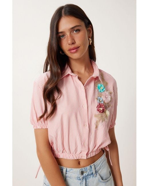 Happiness İstanbul Pink Hemd Mit Und Weißen Blumen, Bestickt, Gestreift, Kurz Geschnitten, Gewebt, Für Damen