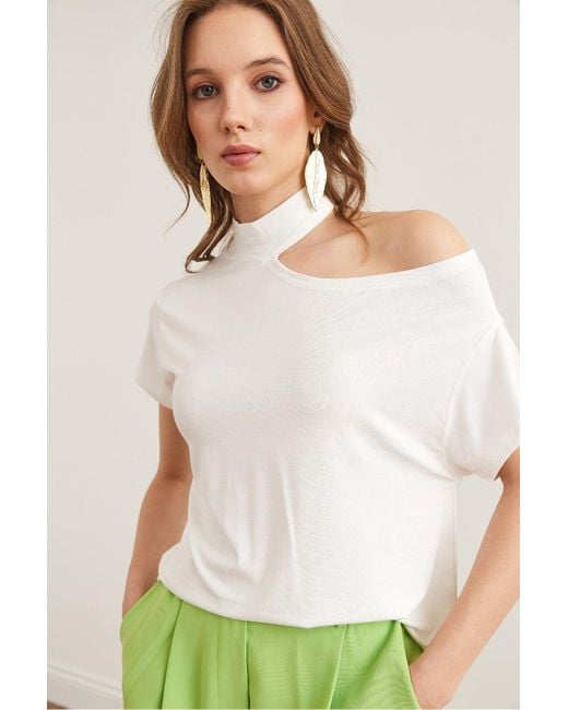 Olalook White Weiße One-Shoulder-Bluse Aus Viskose Mit Tiefem Ausschnitt Blz- 19002882 Für Damen