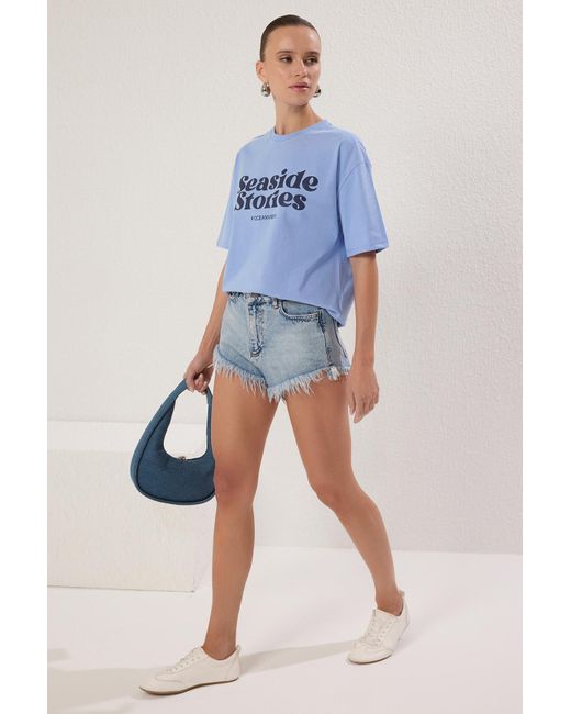 Trendyol Blue Hochwertiges, Hellblau Bedrucktes, Entspanntes T-Shirt Aus 100 Baumwolle – Für Damen