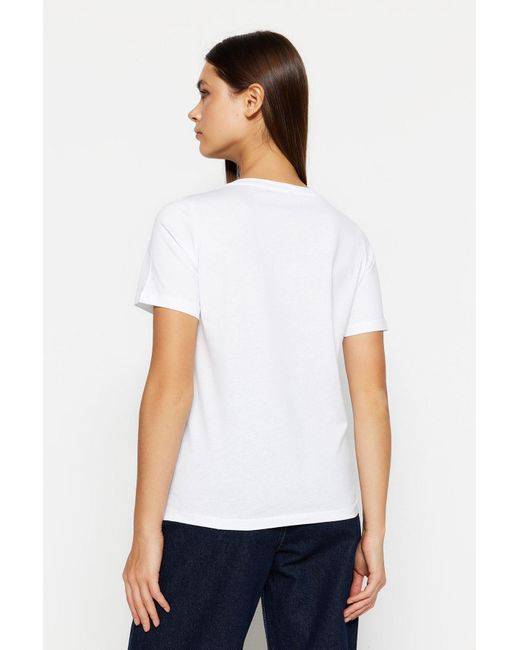 Trendyol White Weißes Gestricktes T-Shirt Aus 100 Baumwolle Mit V-Ausschnitt – Für Damen