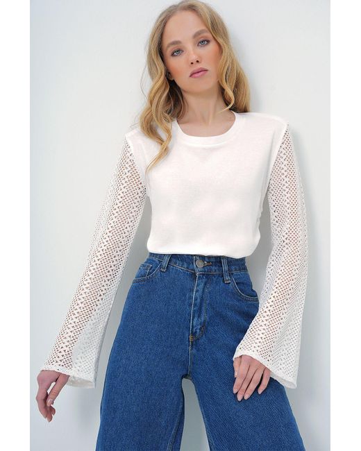 Trend Alaçatı Stili White Weiße Strickbluse Mit Spitzenärmeln Und Kordelzug Für Damen