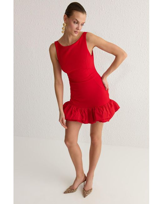 Trendyol Red Roter Ballonrock, Detailliertes, Innen Mit Shorts Gefüttertes, Gewebtes Kurzes Abendkleid, Nachtabendkleid Für Damen