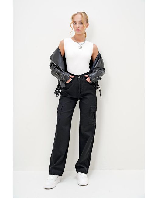 Trend Alaçatı Stili Blue Schwarze Jeanshose Mit Weitem Bein Und Cargotaschen Für Damen