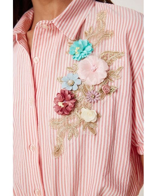 Happiness İstanbul Pink Hemd Mit Und Weißen Blumen, Bestickt, Gestreift, Kurz Geschnitten, Gewebt, Für Damen