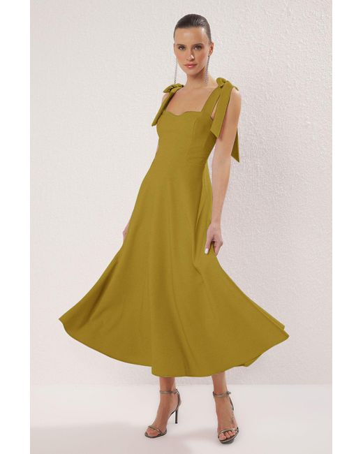 Trendyol Yellow Ölgrünes A-Linien-Trägerkleid Mit Schnürung, Detailliertes Weben, Midi-Chic-Abendkleid, Heimkehrkleid Für Damen