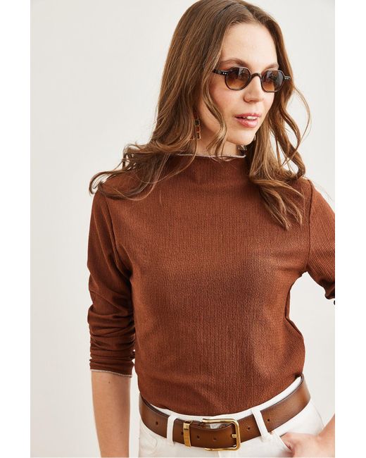 Olalook Brown Bitterbraune Strickbluse Mit Stehkragen Und Overlock-Detail Blz- 19002783 Für Damen