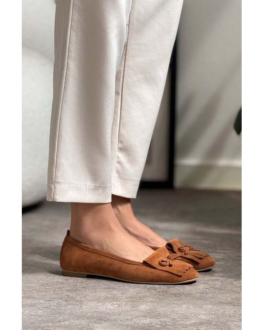 NİŞANTAŞI SHOES Gray Cleve Tan Ballerinas Aus Echtem Wildleder Mit Quasten Und Flacher Sohle Für Damen