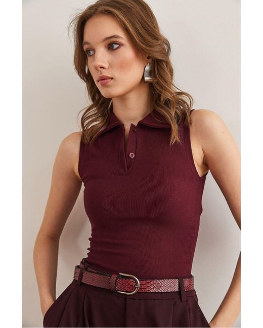 Olalook Red Burgunderrote, Geknöpfte, Gerippte Crop-Bluse Mit Polokragen Blz- 19002876 Für Damen