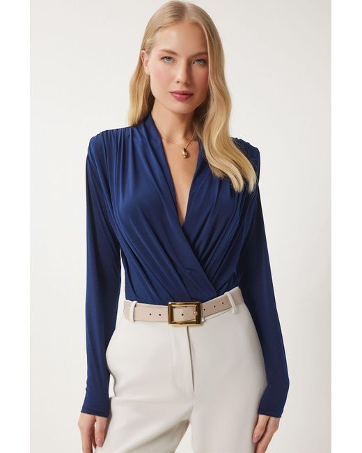 Happiness İstanbul Blue Marineblaue Sandy-Bluse Mit Umwickeltem Kragen Und Gepolstertem Druckknopfverschluss Für Damen
