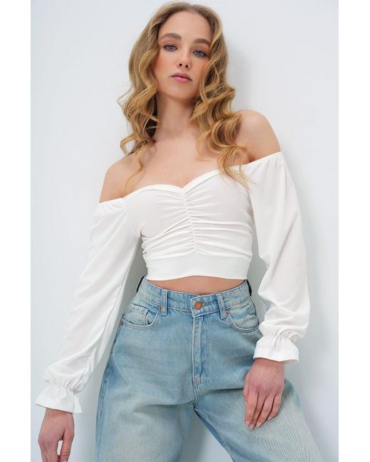 Trend Alaçatı Stili White Weiße Bluse Mit Gerafftem Ausschnitt Und Gerafftem Ausschnitt Vorne