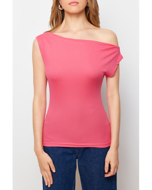 Trendyol Pink , taillierte bluse mit u-boot-ausschnitt und flexiblem strickmuster aus viskosem/weichem stoff