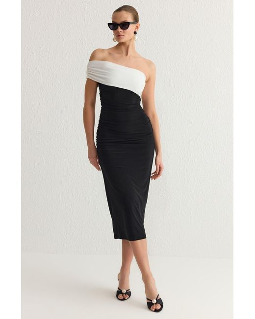 Trendyol Black Schwarz-Weißes, Figurbetontes, Asymmetrisches Ausschnitt-Strickkleid Für Hochzeit/Hochzeit, Schickes Abendkleid Für Damen